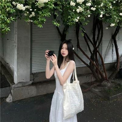 闪耀的她